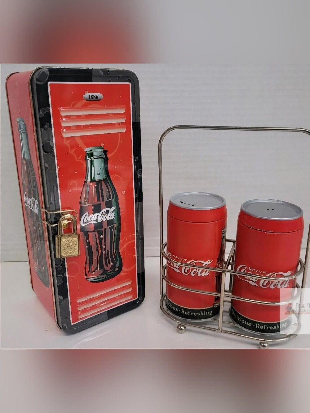 Coca-Cola Polar Bear Salt/Pepper Shaker Set/ Locker Tin